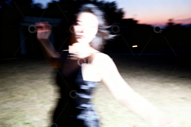 高清大圖下載【趣麥麥圖】-情景氛圍感人像攝影前衛(wèi)藝術(shù)7