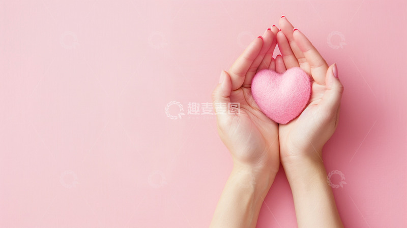 高清大图下载【趣麦麦图】粉色背景双手捧着爱心