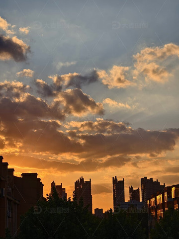 夕阳下的云彩