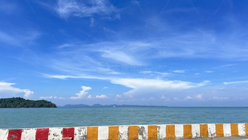 大海与蓝天白云