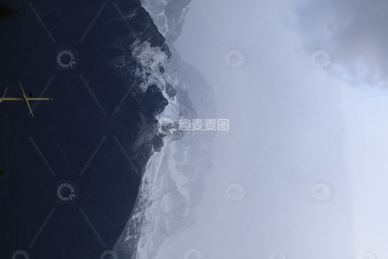 高清大图下载【趣麦麦图】自然风景雄伟雪山美景竖构图