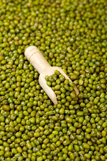 散落的绿豆杂粮