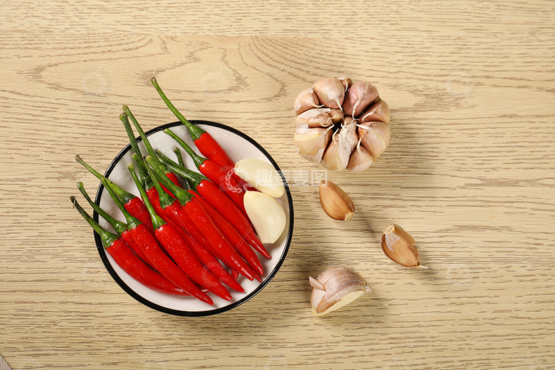 高清大图下载【趣麦麦图】-一盘辣椒小米辣大蒜俯视