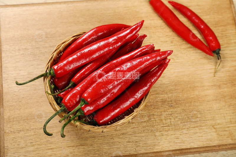 高清大图下载【趣麦麦图】新鲜红辣椒食材俯视1