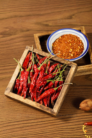 一盘小米辣红辣椒7