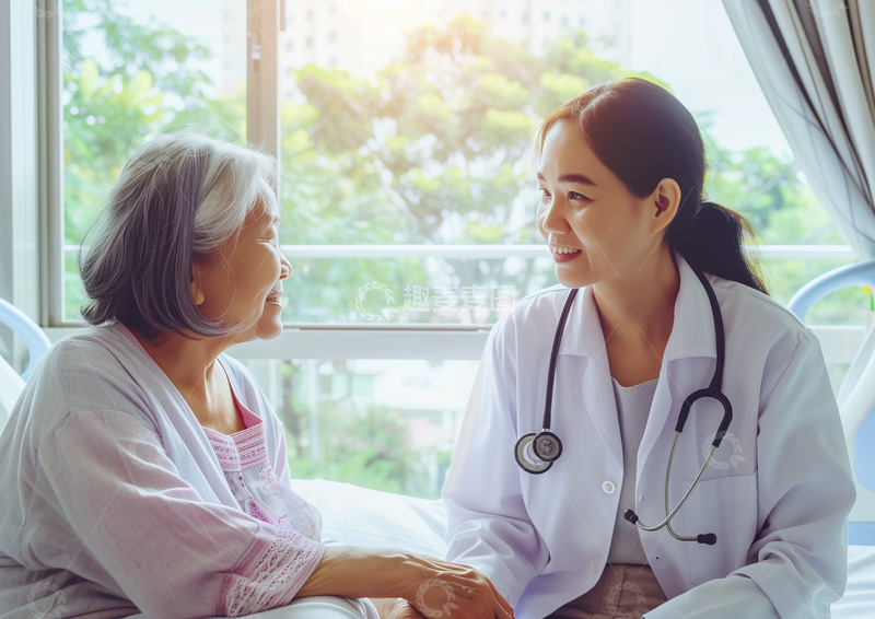高清大图下载【趣麦麦图】医生关爱老人卫生日素材