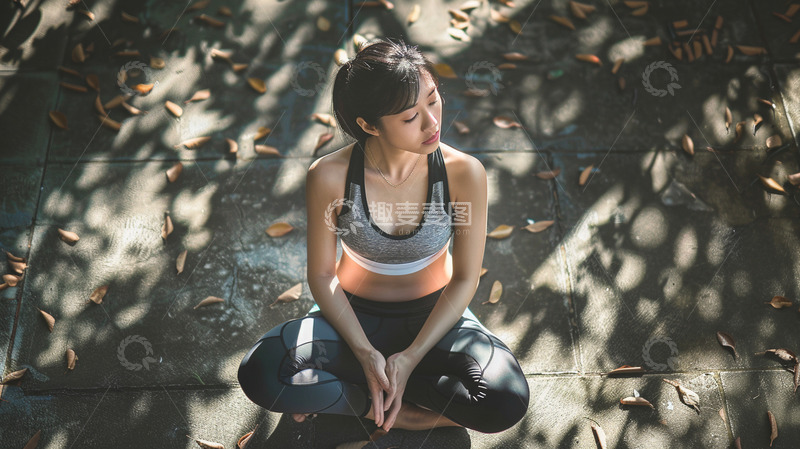 高清大图下载【趣麦麦图】户外练瑜伽的女人
