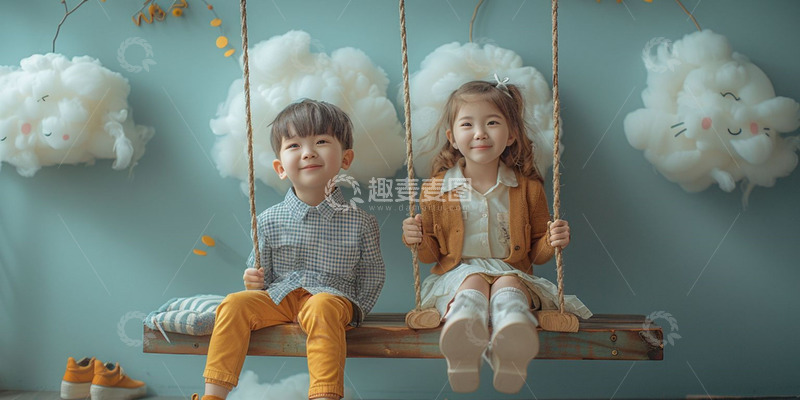 高清大图下载【趣麦麦图】坐在秋千上的儿童