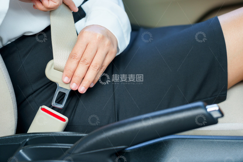 高清大图下载【趣麦麦图】商务女性系安全带