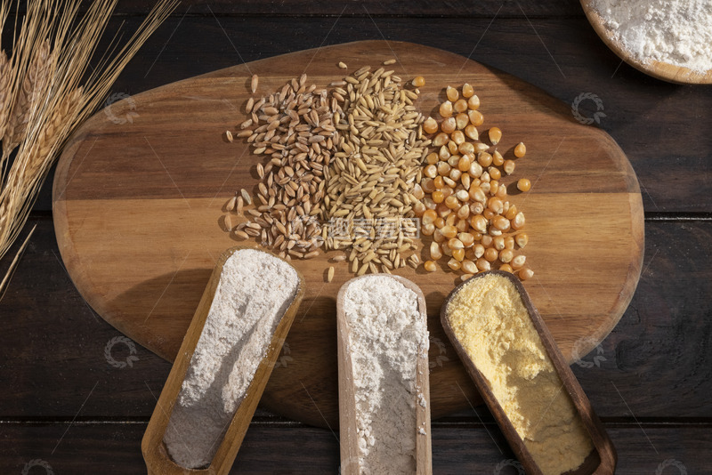 高清大图下载【趣麦麦图】三种不同粮食制作的面粉