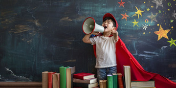 红色斗篷黑板喇叭人物