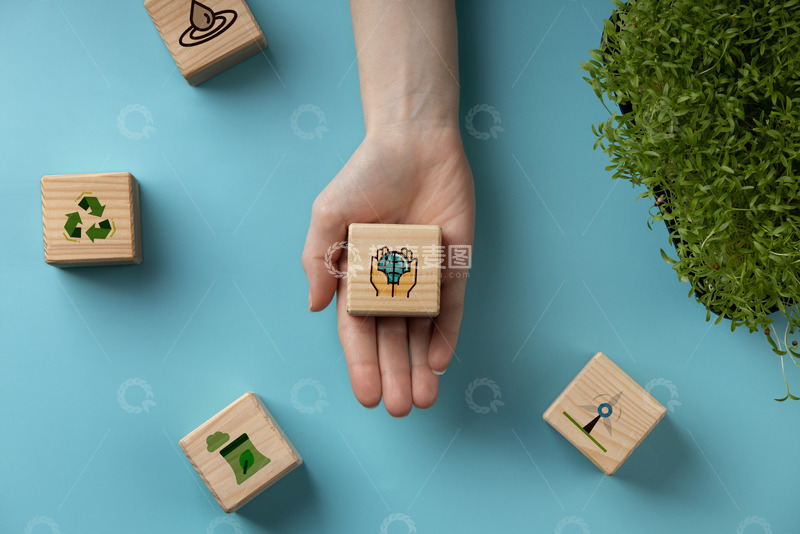 高清大图下载【趣麦麦图】手中呵护地球标志