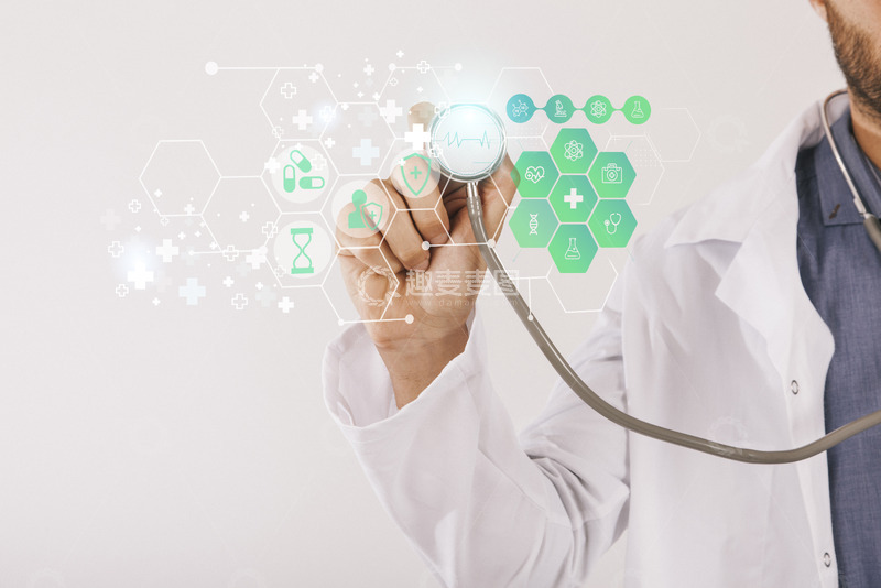 高清大图下载【趣麦麦图】医生手持听诊器的医疗海报
