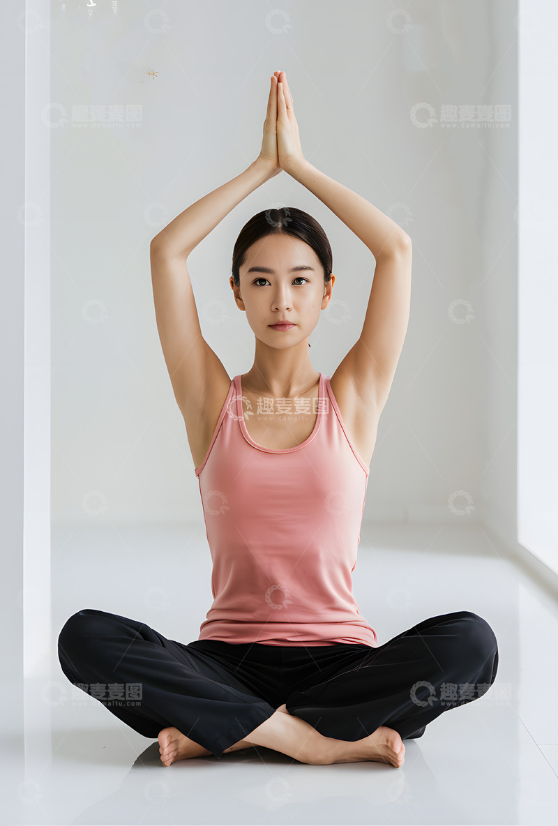 高清大图下载【趣麦麦图】正做瑜伽的女人AI摄影图