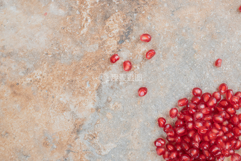 高清大图下载【趣麦麦图】地上的红籽石榴