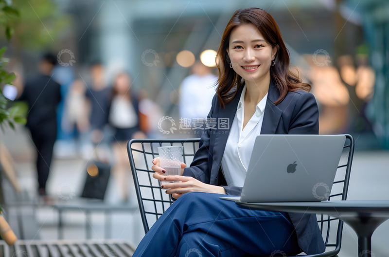 高清大图下载【趣麦麦图】女性人物街头商务拍摄