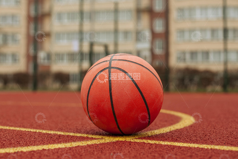 高清大图下载【趣麦麦图】操场上的篮球
