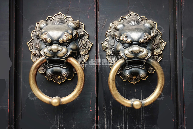 高清大图下载【趣麦麦图】古铜色复古狮头门环AI摄影图