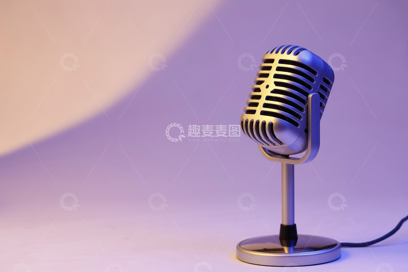 高清大图下载【趣麦麦图】紫幕前银色麦克风