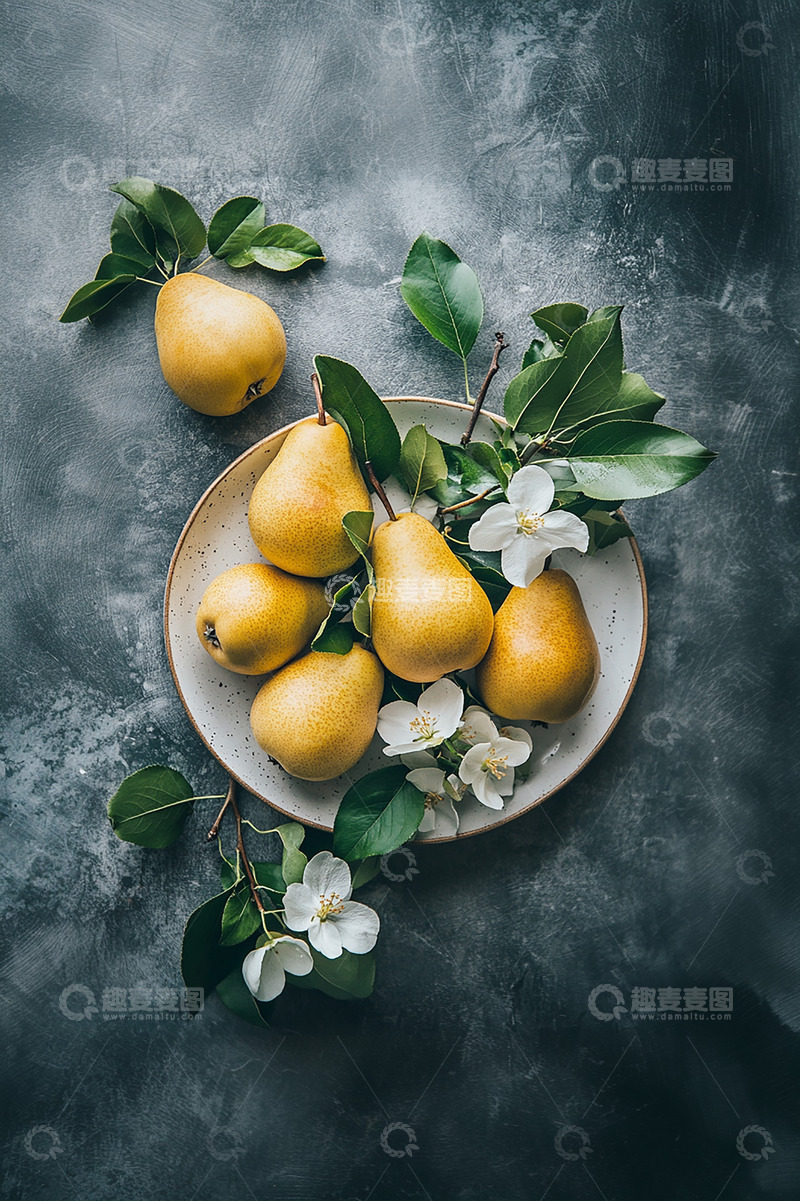高清大图下载【趣麦麦图】-一盘黄色的梨水果静物摄影素材