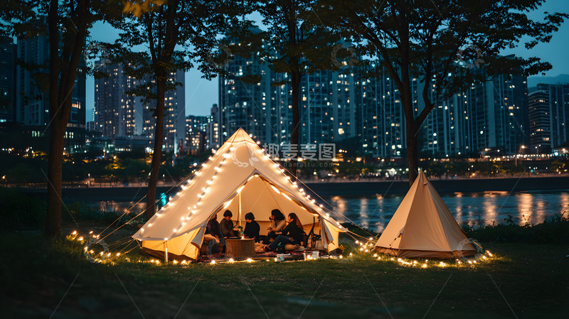 高清大图下载【趣麦麦图】城市公园露营夜景