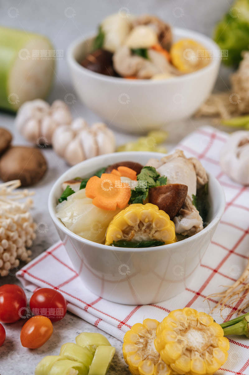 高清大图下载【趣麦麦图】碗中的蔬菜肉类