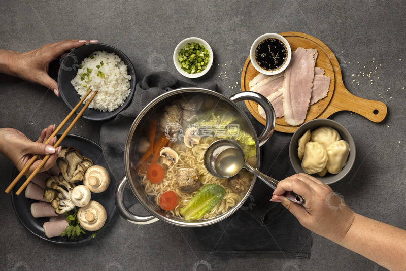 高清大图下载【趣麦麦图】欢聚一堂的中式火锅