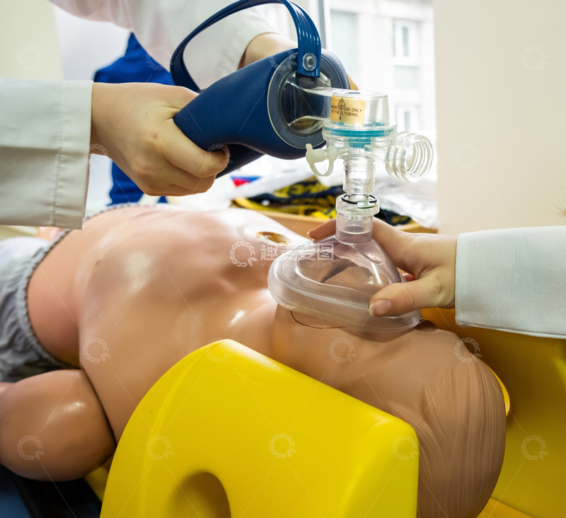 高清大图下载【趣麦麦图】紧急救护演练