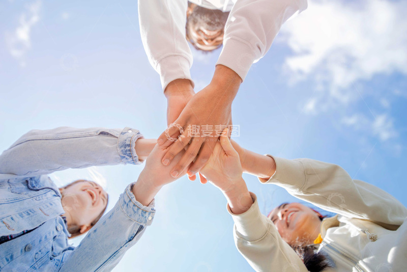 高清大图下载【趣麦麦图】共绘蓝天下的力量