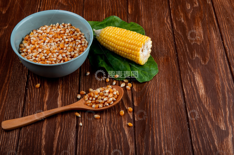 高清大图下载【趣麦麦图】蓝碗金粒与原生玉米