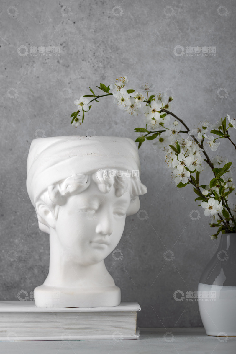 高清大图下载【趣麦麦图】现代女性雕塑与花艺的融合