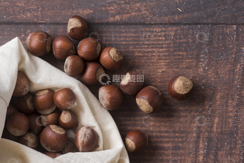 高清大图下载【趣麦麦图】质朴餐桌上的自然馈赠