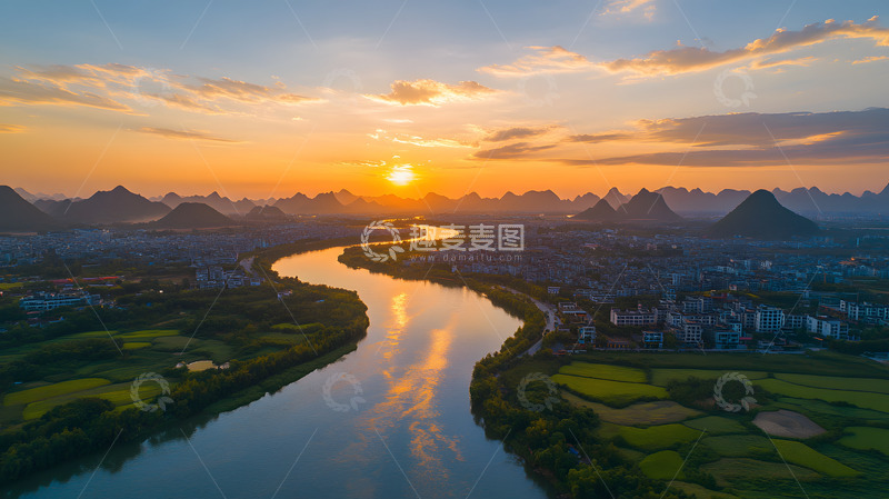 高清大图下载【趣麦麦图】夕阳下城市河流与群山风景桂林旅游壁纸