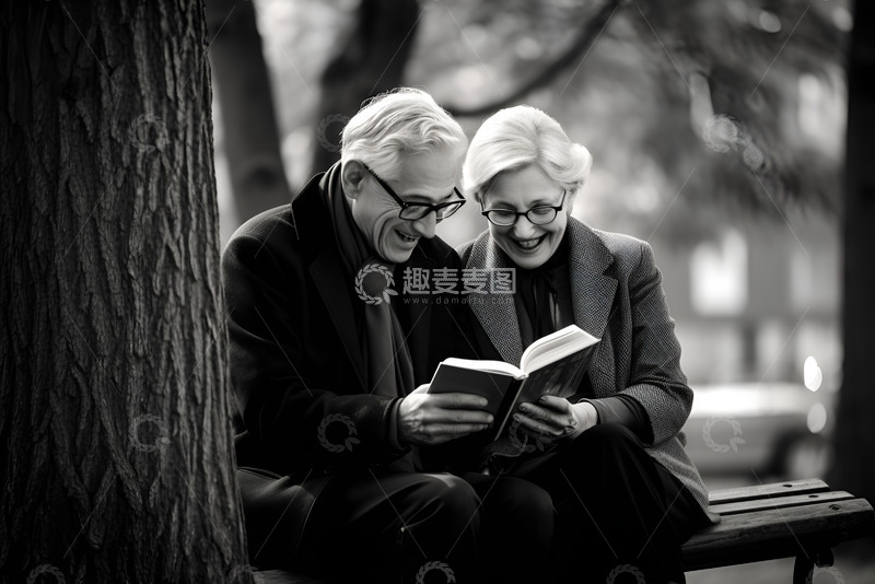 高清大图下载【趣麦麦图】公园里看书的老人