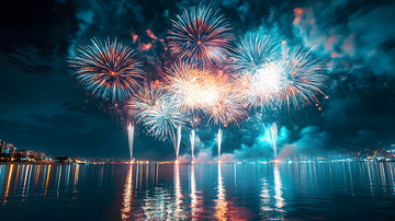 湖面烟花绽放夜空倒影庆典活动璀璨景象