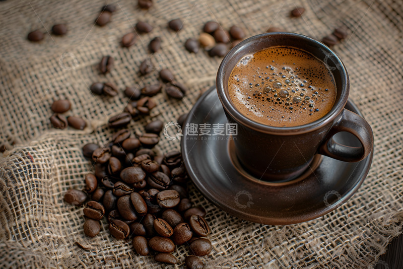 高清大图下载【趣麦麦图】一杯浓咖啡和咖啡粒