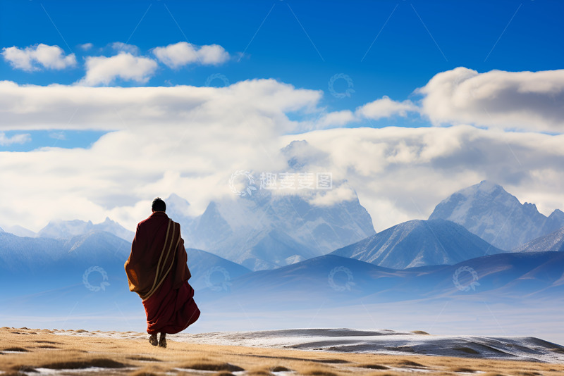 高清大图下载【趣麦麦图】旷野里行走的喇嘛背影