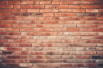 一面红色的砖墙