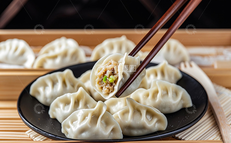 高清大图下载【趣麦麦图】新年美食饺子新鲜筷子夹