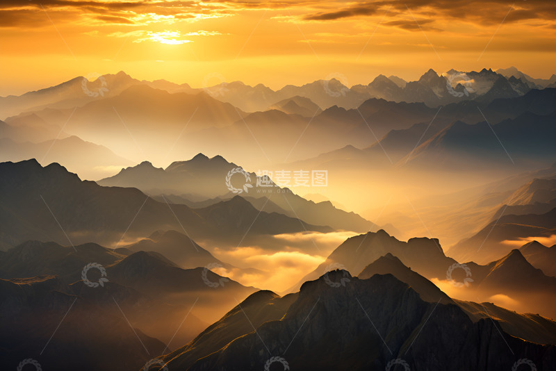 高清大图下载【趣麦麦图】山间金色的云层笼罩大地