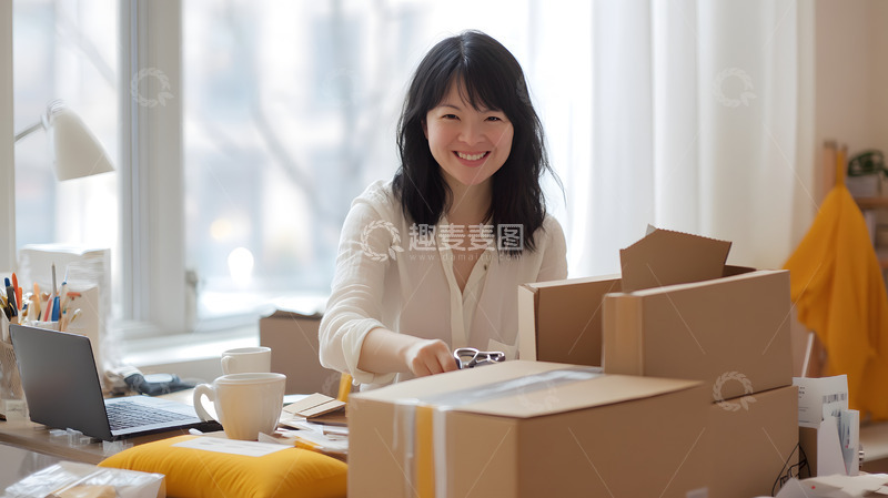 高清大图下载【趣麦麦图】双十一女孩拆快递摄影图