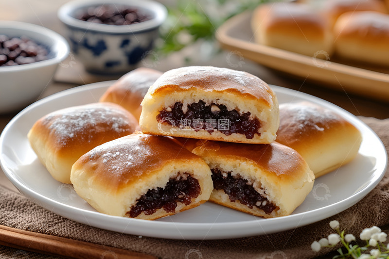 高清大图下载【趣麦麦图】一盘草莓夹心小面包