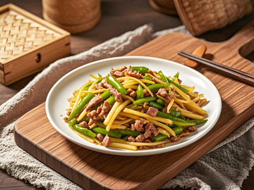 青椒土豆肉美食摄影图