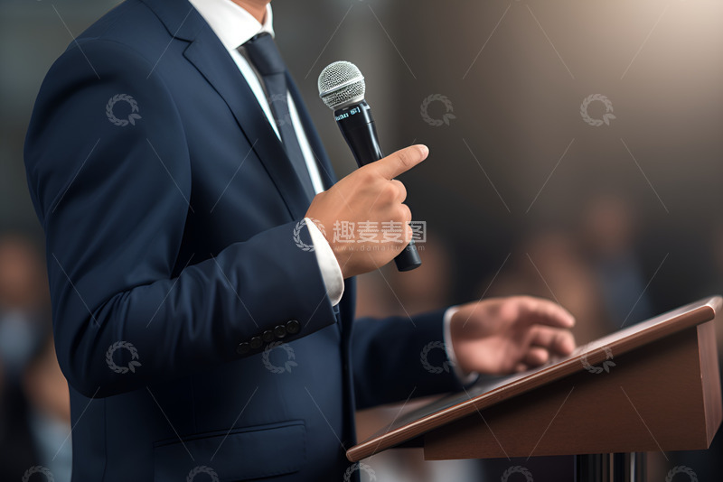 高清大图下载【趣麦麦图】演讲台上演讲的人士