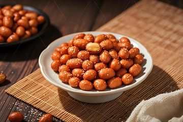 健康杂粮炸花生摄影图1