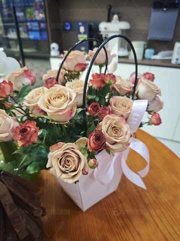 鲜花实拍居家背景唯美