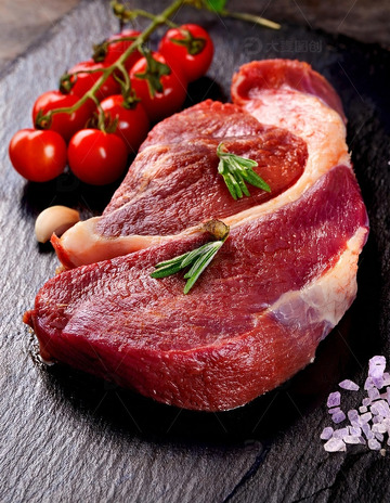 新鲜的大块牛肉8