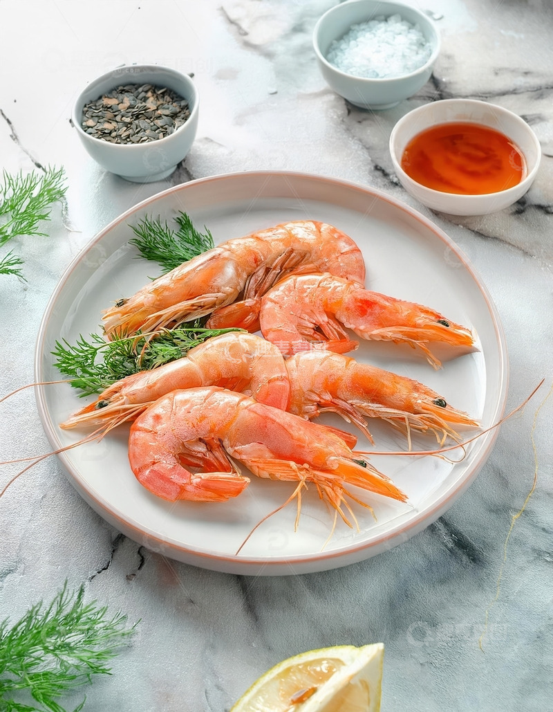 高清大图下载【趣麦麦图】白色大理石背景香草点缀水煮虾
