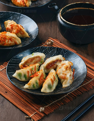 金黄酥脆：煎饺的美味艺术4