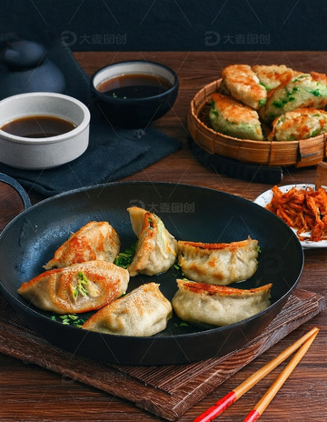 金黄酥脆：煎饺的美味艺术1